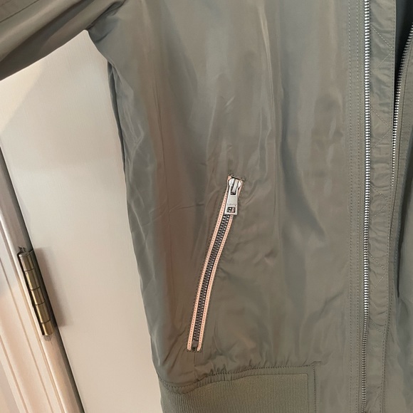 Levi Strauss Ladies Jacket-NWT size Medium - Picture 3 of 16